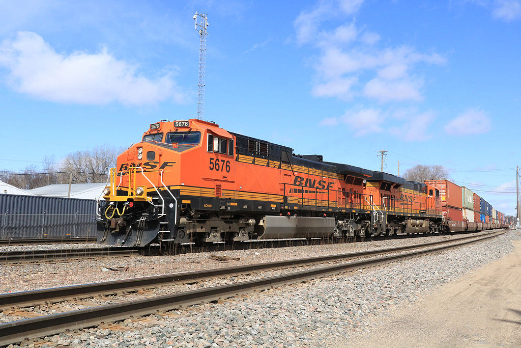 BNSF 5676